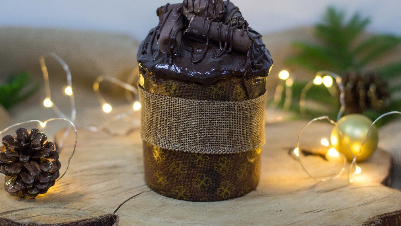 Bolo de Cenoura Úmido com Casquinha Crocante de Chocolate