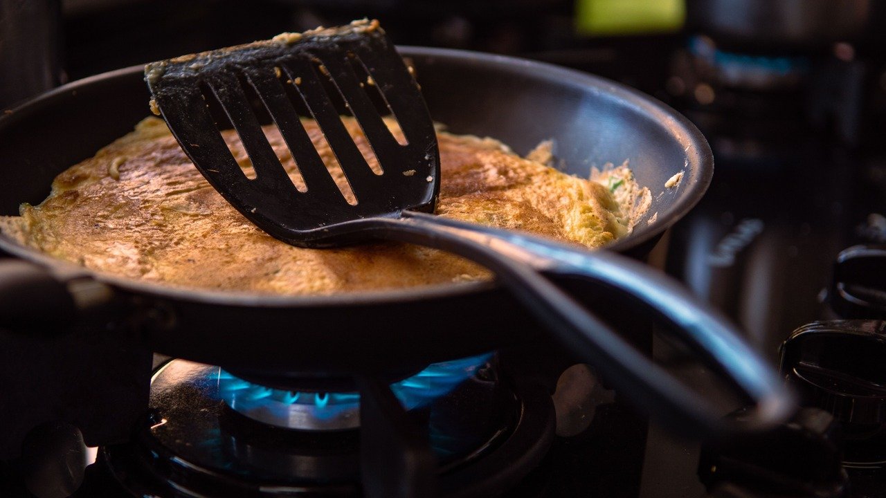 Omelete de Forno com Legumes e Queijo: Jantar Rápido e Saudável