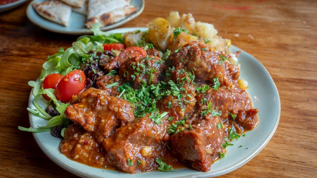 Almôndegas Veganas Macias ao Molho de Tomate Caseiro: Simplicidade e Sabor