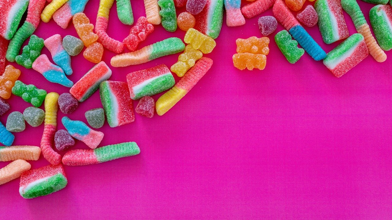 Brigadeiro de Colher com Calda de Frutas: A Opção Ideal para o Cardápio Infantil